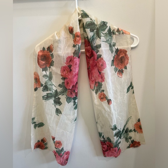 Urban Outfitters Pretty Cream and Pink Roses Floral Lightweight Fashion Scarf - Picture 3 of 4